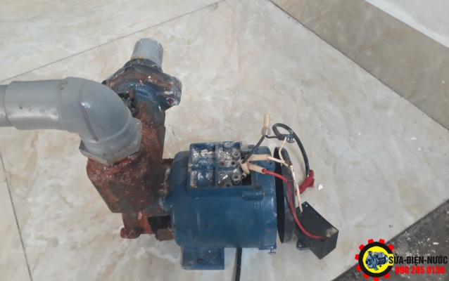 thợ sửa máy bơm nước chuyên nghiệp