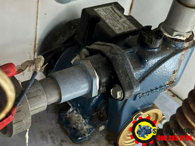 sửa máy bơm nước bị cháy motor