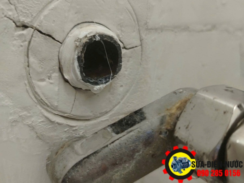 thợ sửa vòi nước bị gãy chân vòi trong tường chất lượng,